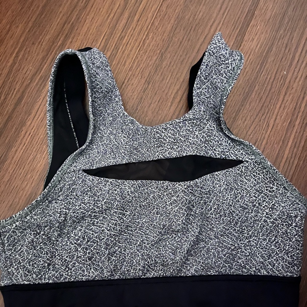 Lululemon sports bra! Barely worn size 4